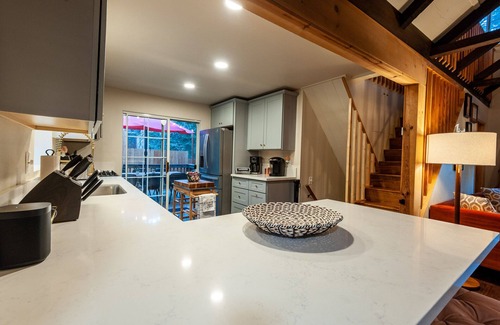 Twin Peaks Cabin | 1928 Cabin, Hot Tub, Deck, Perfect Family Retreat!