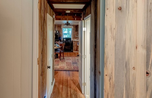 Hendersonville Cabin | 1940's Barn in Mountain Cove - Near DuPont Waterfalls & Hiking & Biking