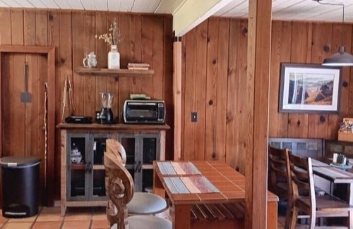 Wishon Cottage | 1940s cottage updated with todays amenities