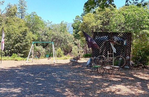 Wishon Cottage | 1940s cottage updated with todays amenities
