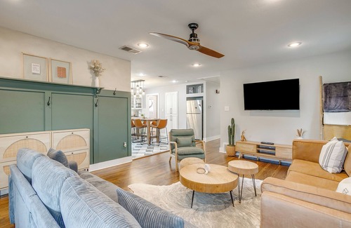 Arlington Heights House | 1940s Western Bungalow