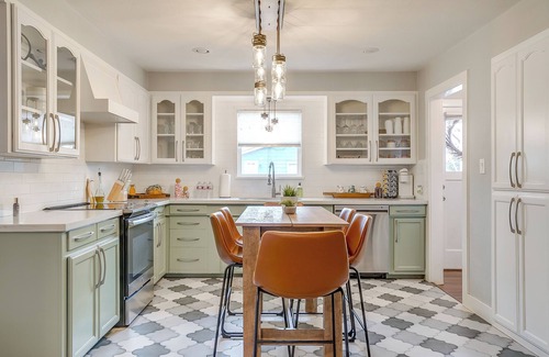 Arlington Heights House | 1940s Western Bungalow
