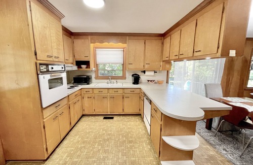 Cary House | 1950's 3BR Downtown Cary Ranch! 10 Min Walk to Downtown Cary Park!