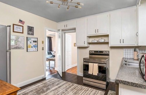 Donelson House | 1950's Brick Rancher - 4 Bedroomn