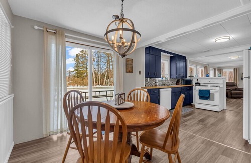 Lexington House | 1954 Oar House - Cozy Beach Home w Beach Access!