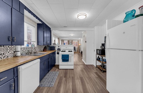 Lexington House | 1954 Oar House - Cozy Beach Home w Beach Access!