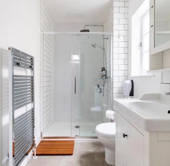Pimlico Apartment | 195VBR with private bathrooms, shared kitchen