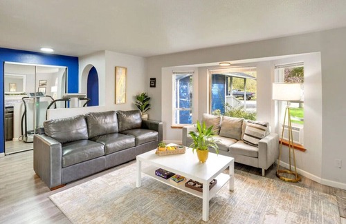 Mount Vernon Apartment | 198) Perfect for larger families + Hot Tub!