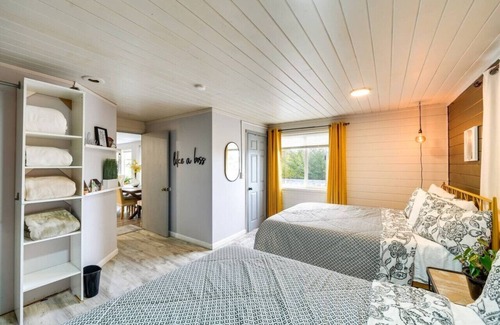 Mount Vernon Apartment | 198) Perfect for larger families + Hot Tub!