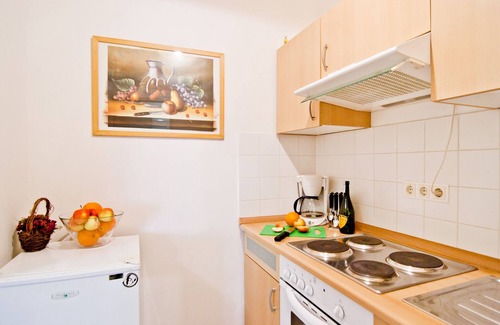 Prenzlauer Berg Apartment | 1A location-3Room- S-U station Schönhauser Allee. Historical location. Child friendly