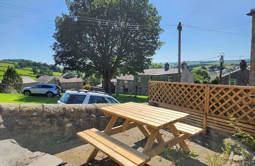 Settle Cottage | 1A LOWER CROFT STREET, pet friendly, with open fire in Settle