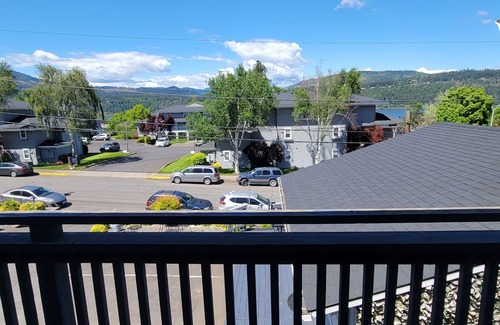 Hood River Apartment | 1b/1b DOWNTOWN HOOD RIVER Suites Apt