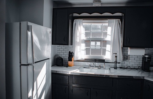 Albany Apartment | 1bd apt, 2 min walk to Albany med, off street parking and washer/dryer