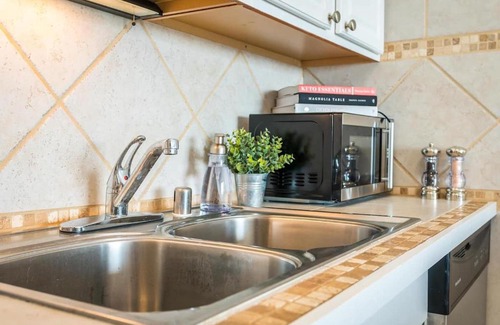Kihei Apartment | 1BD Condo with Ocean Views: 40% OFF, Self Check-In