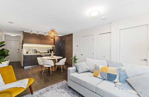 Chinatown Apartment | 1BD Downtown Vancouver Condo with Free Parking