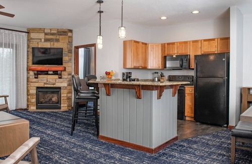 Lake Delton Condo | 1BD/Wisconsin Dells - Access to Water Parks!