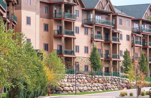 Lake Delton Condo | 1BD/Wisconsin Dells - Access to Water Parks!