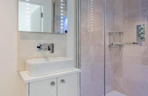 Parsons Green and Walham Apartment | 1Bed Apartment - Convenient Location - PetsAllowed