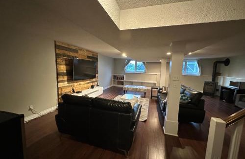 Yellowknife House | 1Bed Cozy Retreat & Spacious Lounge