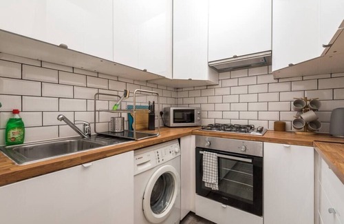 Gorgie Apartment | 1Bed, Ground floor, Private Entrance