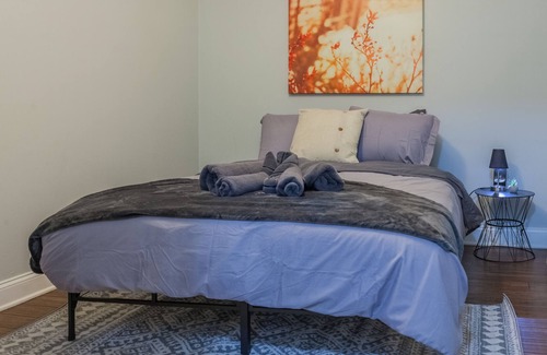 Allentown Apartment | 1Bed in Allentown+Club+WorkDesk+Shopping+DT+Bar