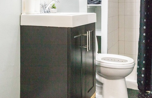 Allentown Apartment | 1Bed in Allentown+Club+WorkDesk+Shopping+DT+Bar