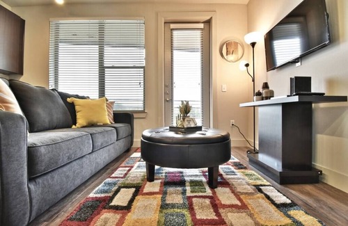 Knox - Henderson Apartment | 1Bedroom 2 beds Furnished Apt with Parking / washer & dryer