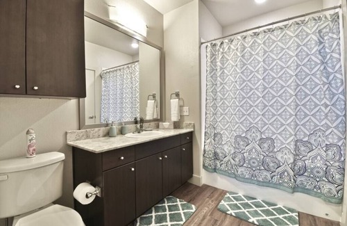 Knox - Henderson Apartment | 1Bedroom 2 beds Furnished Apt with Parking / washer & dryer