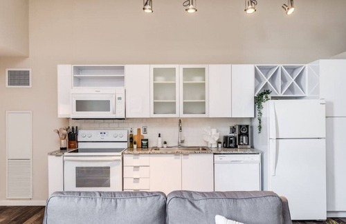 Central Business District Apartment | 1Bedroom in CBD w/Pool & Gym Near Over-the-Rhine