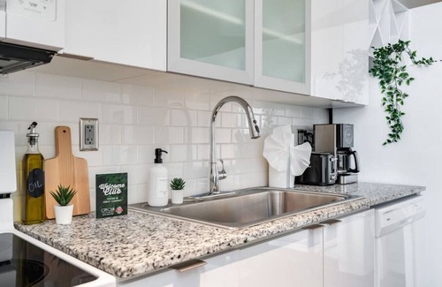 Central Business District Apartment | 1Bedroom in CBD w/Pool & Gym Near Over-the-Rhine