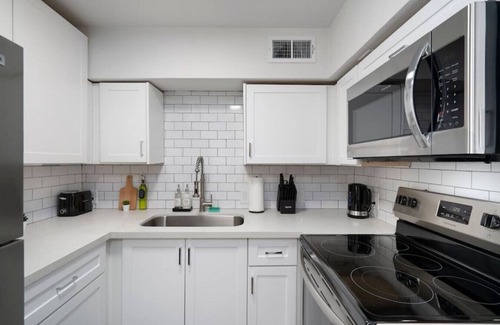 Phoenix College Apartment | 1Bedroom Midtown + Parking | Near Roosevelt Row