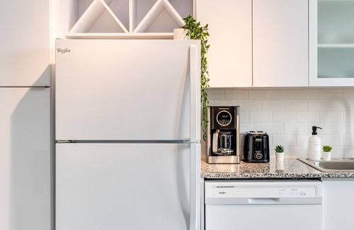 Downtown Cincinnati Apartment | 1Bedroom w/Pool and Sky Lounge Access in the CBD