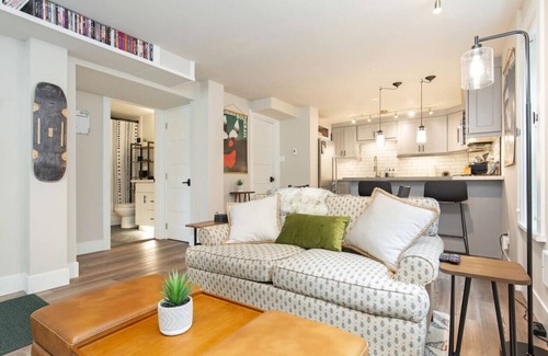Washington Park Apartment | 1BR 1BA Madison Park - Garden - BBQ