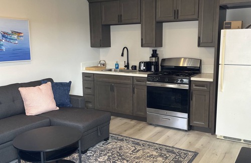 Golden Hill House | 1br/1ba newly renovated, newly furnished downstairs unit of a duplex