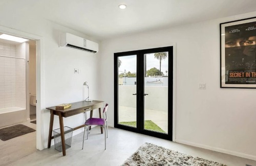 Downtown Los Angeles Apartment | 1BR 1Ba OASIS - DTLA/USC, Garage, Yard, Balcony