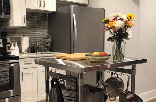 Bloomingdale Apartment | 1br-1ba Quiet Street in Bloomingdale NW-Blocks from Metro, Shops and Parks.