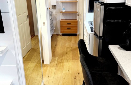 Woodland Hills House | 1BR/1BA with Washer/Dryer, Walk to Kaiser