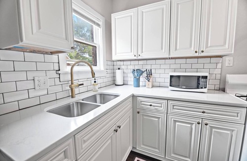 Wichita House | 1BR/1Bath Near College Hill ~Duplex Delight~