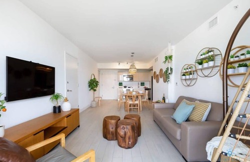 Hallandale Beach Apartment | 1BR Apartment with Balcony, Gym and Pool