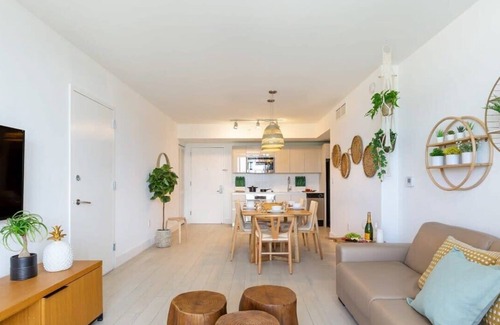 Hallandale Beach Apartment | 1BR Apartment with Balcony, Gym and Pool