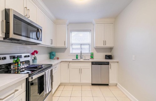 Hamilton Apartment | 1BR Apt w King Bed & Netflix - Near DT Hamilton