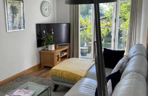 Louth Apartment | 1Br-Balcony-PetFriendly-Garden-Free Parking
