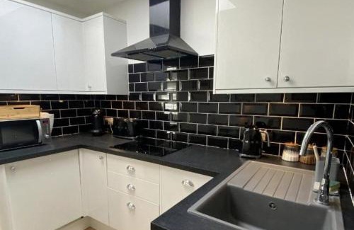 Louth Apartment | 1Br-Balcony-PetFriendly-Garden-Free Parking