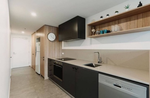 Braddon Apartment | 1Br Braddon retreat with mountain views close to restaurants & bars