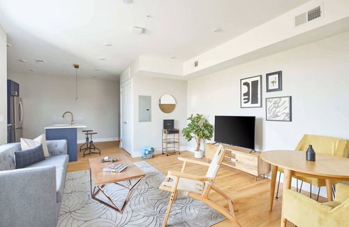 Fishtown Apartment | 1BR Cozy Art-filled Home