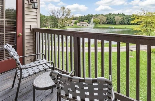 Lake Delton Condo | 1br Deluxe Condo in Tranquil Wilderness Setting