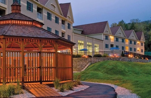 Hancock Condo | 1br Deluxe Condo Jiminy Peak Skiing!