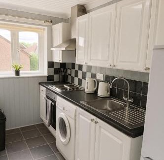 Gilmerton Apartment | 1BR Edinburgh Stay with Free Parking Sleeps 4