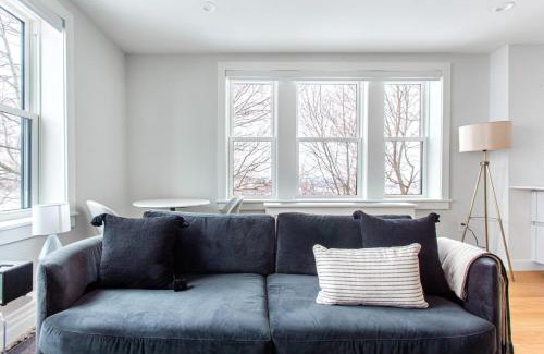 Winter Hill Apartment | 1BR Minutes from Union Sq Porter Sq Davis Sq BOS-338