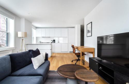 Winter Hill Apartment | 1BR Minutes from Union Sq Porter Sq Davis Sq BOS-338